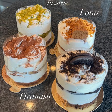 Kleine Desserts: Pistazie, Lotus und Tiramisu
